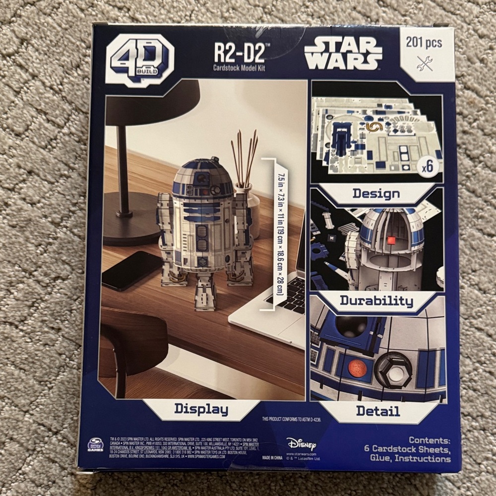 Star Wars R2-D2 Blue and White Model Kit - Picture 2 of 3